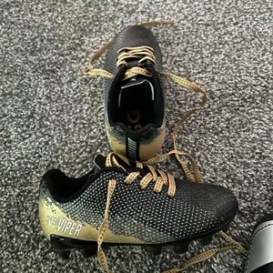 Size 9 soccer cleats and shin guards. Toddler size. Black and gold color.